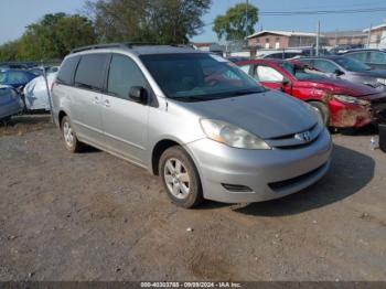  Salvage Toyota Sienna