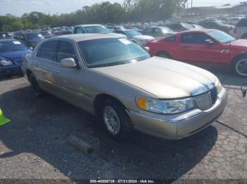  Salvage Lincoln Towncar