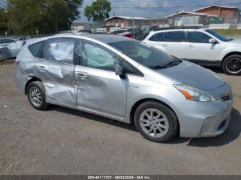  Salvage Toyota Prius v