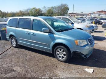  Salvage Chrysler Town & Country