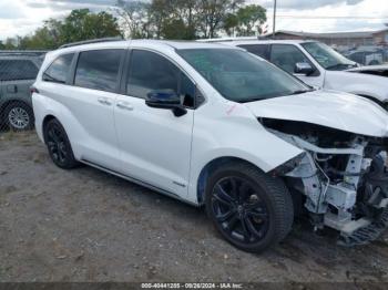  Salvage Toyota Sienna