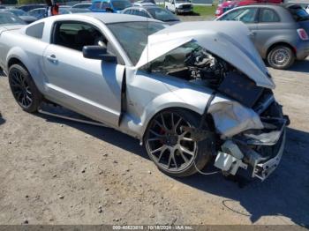  Salvage Ford Mustang