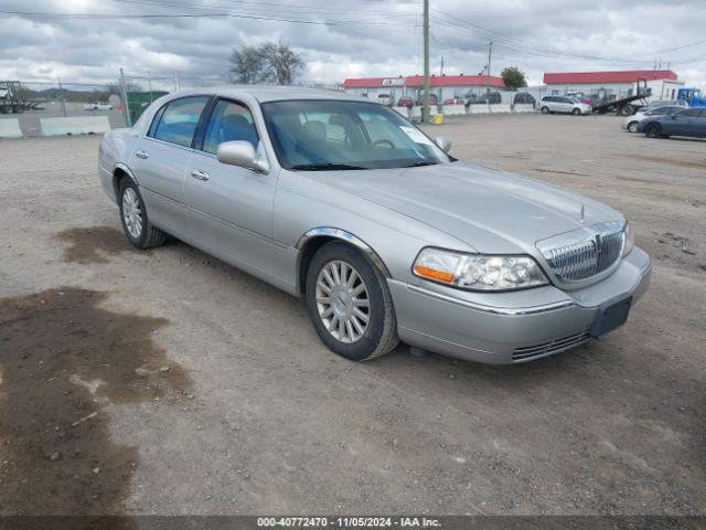  Salvage Lincoln Towncar