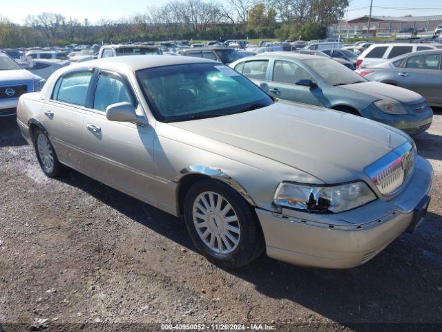  Salvage Lincoln Towncar