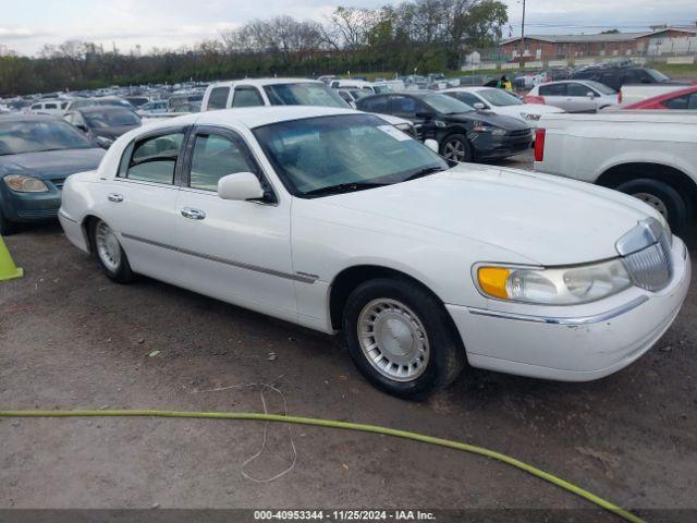  Salvage Lincoln Towncar