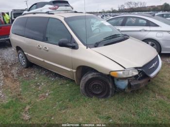  Salvage Chrysler Town & Country