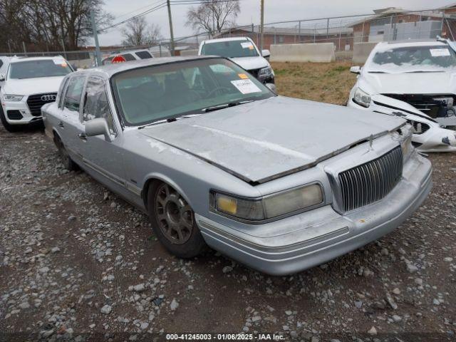  Salvage Lincoln Towncar