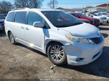  Salvage Toyota Sienna