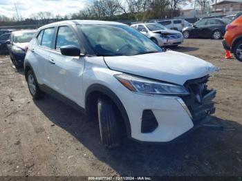  Salvage Nissan Kicks