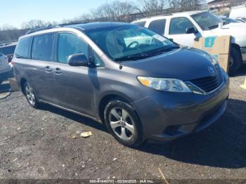  Salvage Toyota Sienna