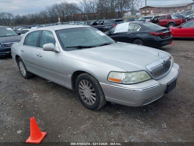  Salvage Lincoln Towncar