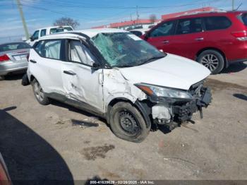  Salvage Nissan Kicks