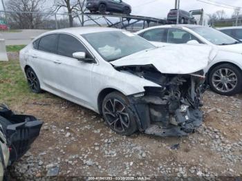  Salvage Chrysler 200