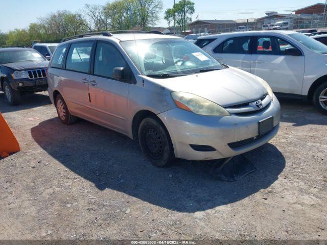  Salvage Toyota Sienna