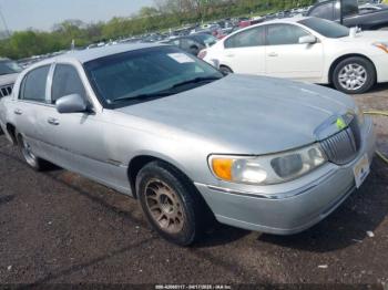  Salvage Lincoln Towncar