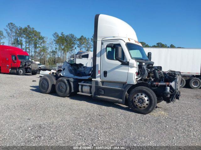  Salvage Freightliner New Cascadia 126