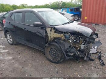  Salvage Nissan Kicks