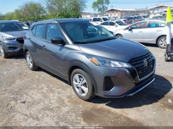  Salvage Nissan Kicks