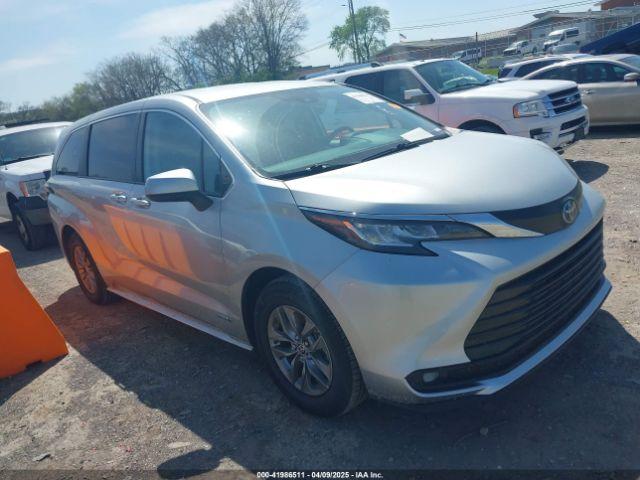  Salvage Toyota Sienna