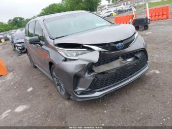  Salvage Toyota Sienna