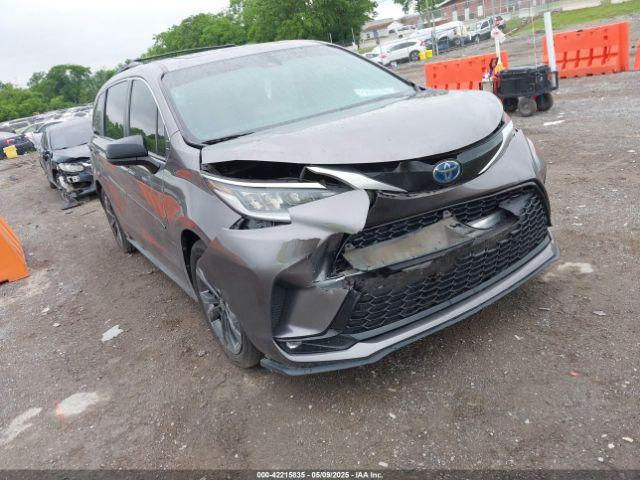  Salvage Toyota Sienna