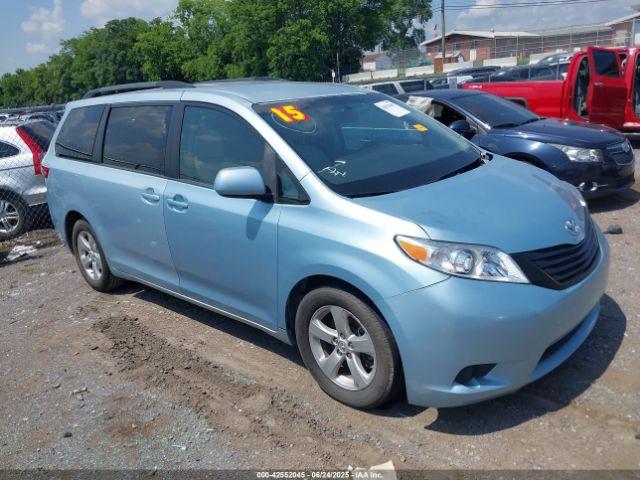  Salvage Toyota Sienna