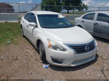  Salvage Nissan Altima