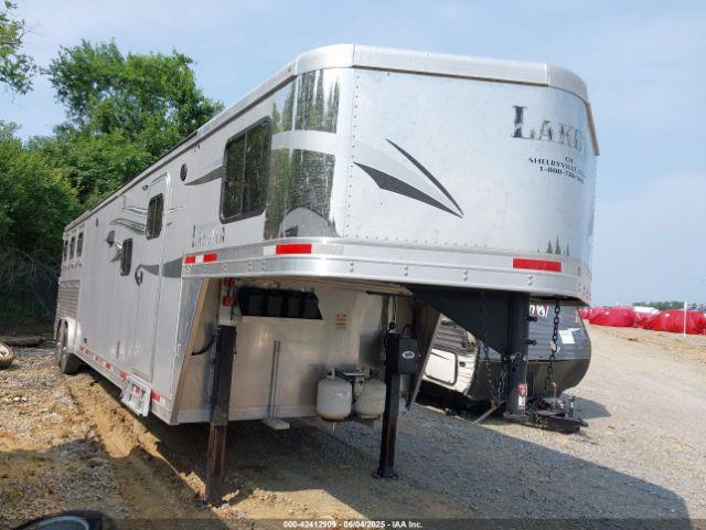  Salvage Lakota Travel Trlr