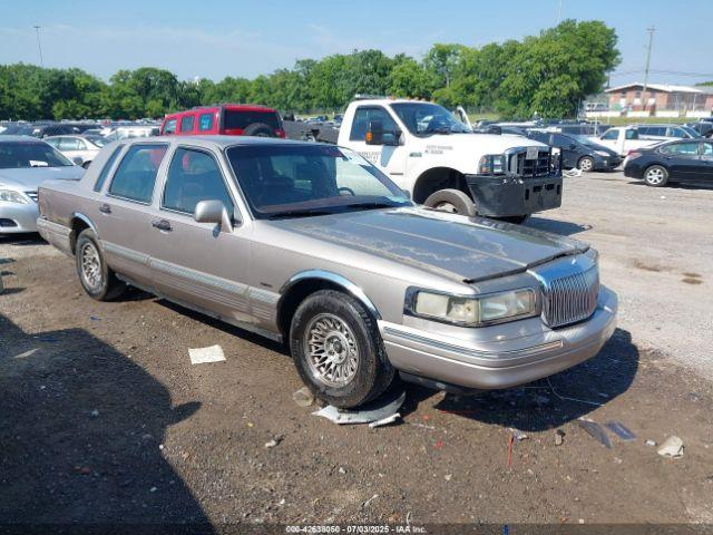  Salvage Lincoln Towncar