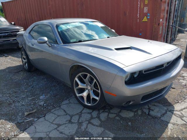  Salvage Dodge Challenger