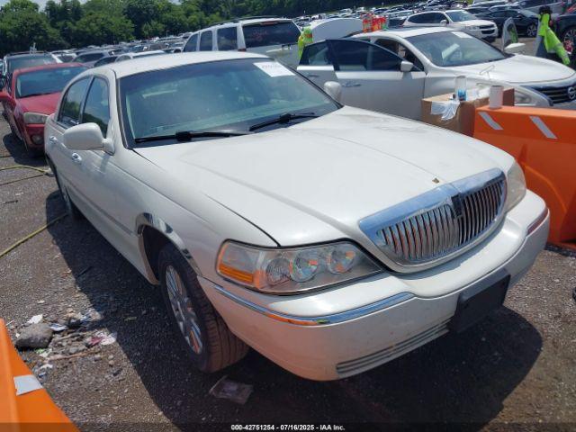  Salvage Lincoln Towncar