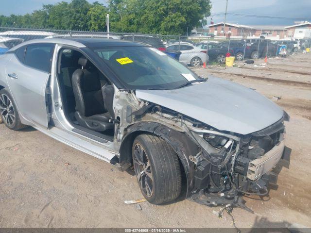  Salvage Nissan Maxima