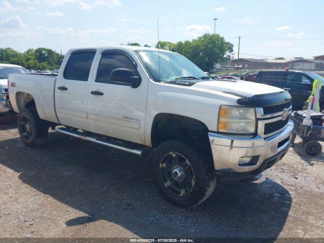  Salvage Chevrolet Silverado 2500