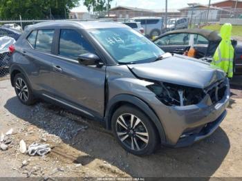  Salvage Nissan Kicks