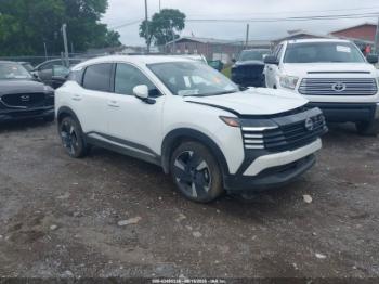  Salvage Nissan Kicks