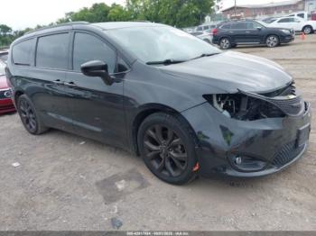  Salvage Chrysler Pacifica