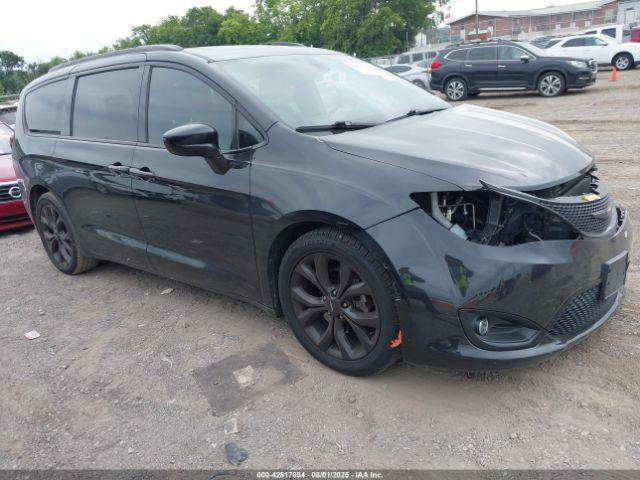  Salvage Chrysler Pacifica
