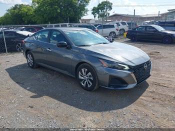  Salvage Nissan Altima
