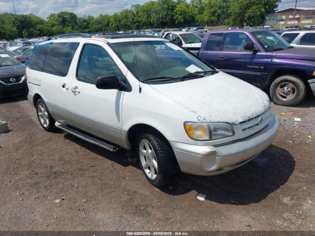  Salvage Toyota Sienna