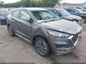  Salvage Hyundai TUCSON