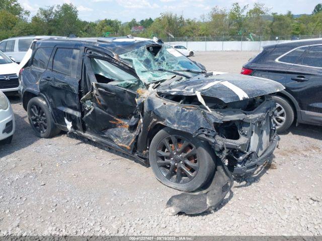  Salvage Jeep Grand Cherokee