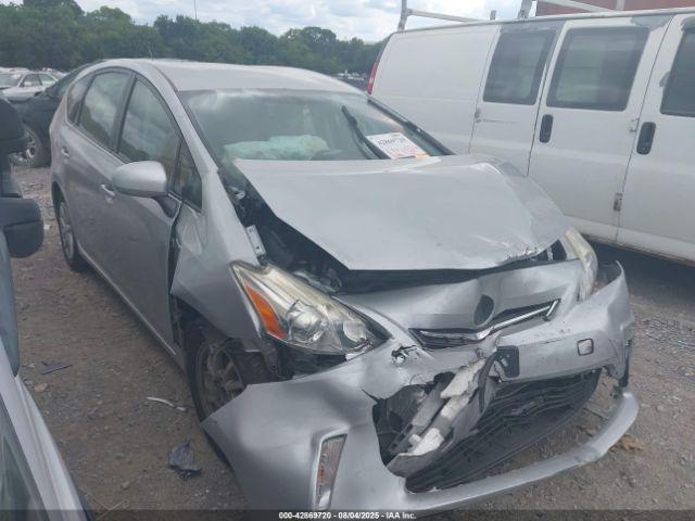  Salvage Toyota Prius v