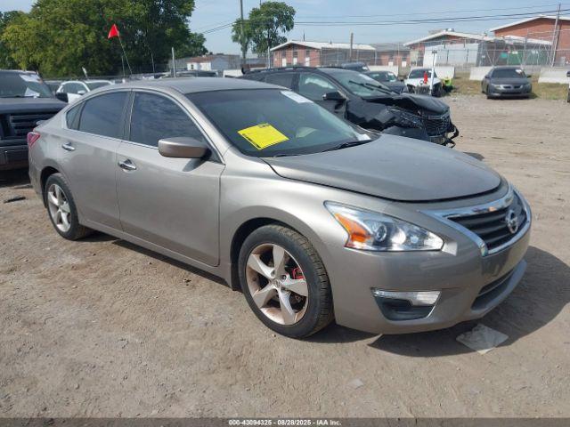  Salvage Nissan Altima