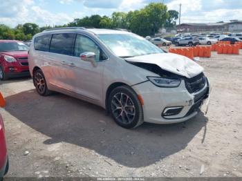  Salvage Chrysler Pacifica