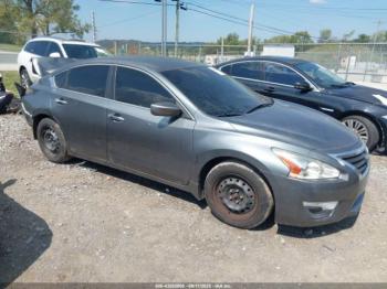  Salvage Nissan Altima