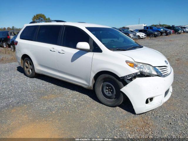  Salvage Toyota Sienna