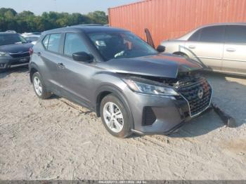  Salvage Nissan Kicks