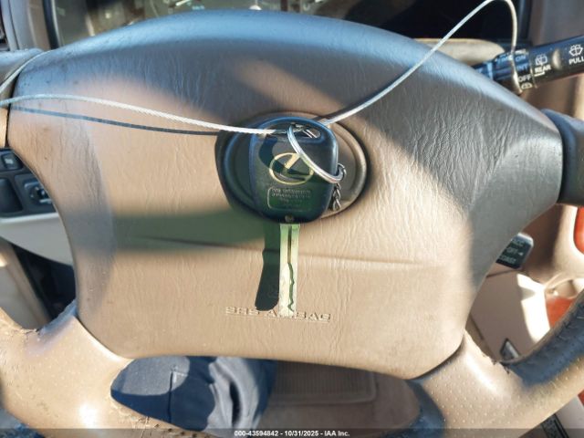 Lexus LX 470 Image 2