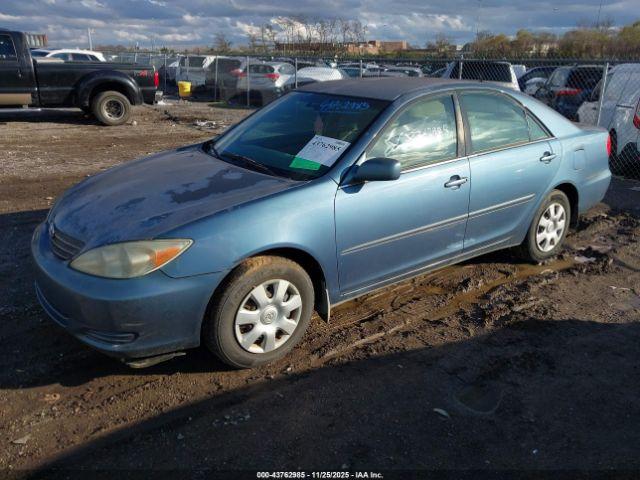 Toyota Camry Le Image 3