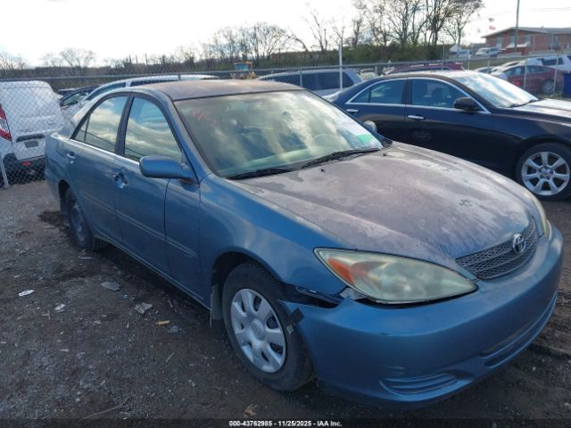 Toyota Camry Le Image 10